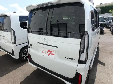 Honda N-BOX Custom