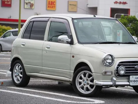 Daihatsu Mira Gino