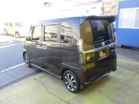 Honda N-BOX Custom