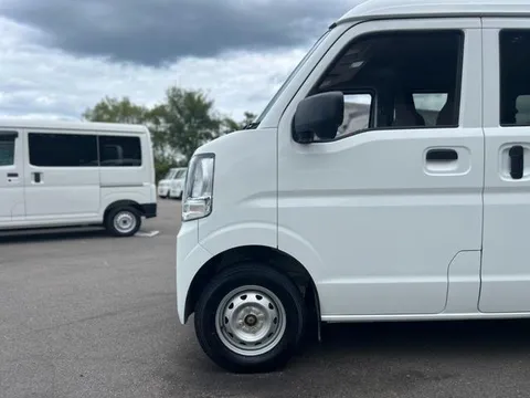 Nissan Clipper Van