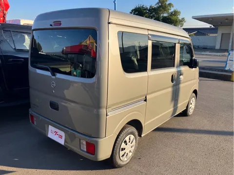 Nissan Clipper Van