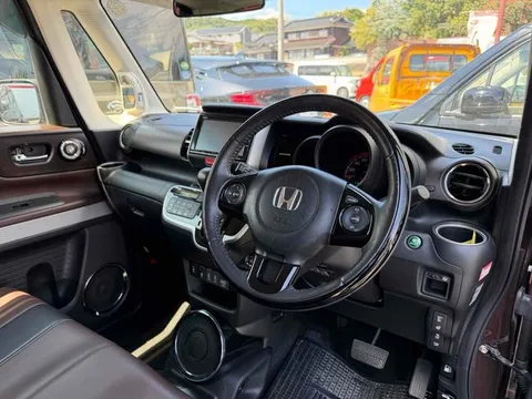 Honda N-BOX Slash