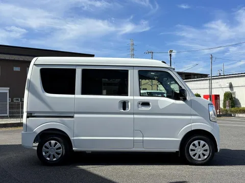 Nissan Clipper Van