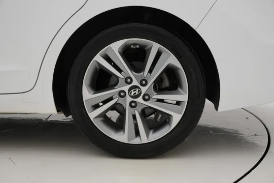 Hyundai Elantra (Avante)