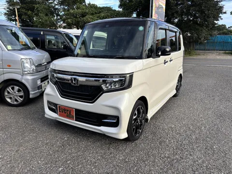 Honda N-BOX Custom