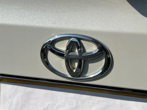 Toyota Pixis Mega