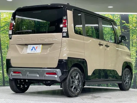 Mitsubishi Delica Mini