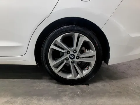 Hyundai Elantra (Avante)