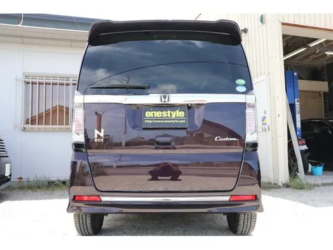 Honda N-BOX Custom