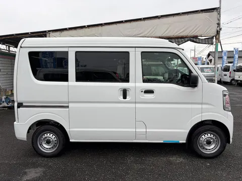Nissan Clipper Van