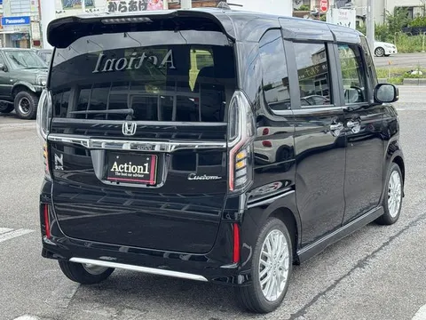 Honda N-BOX Custom