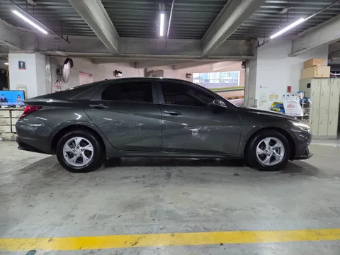 Hyundai Elantra (Avante)