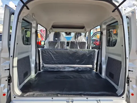 Nissan Clipper Van