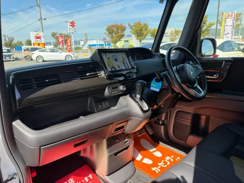 Honda N-BOX Custom