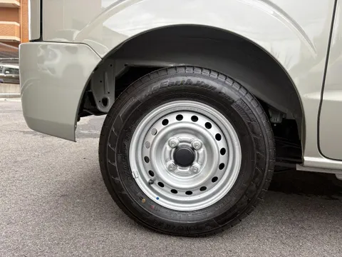 Nissan Clipper Van
