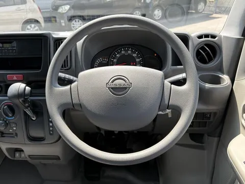 Nissan Clipper Van