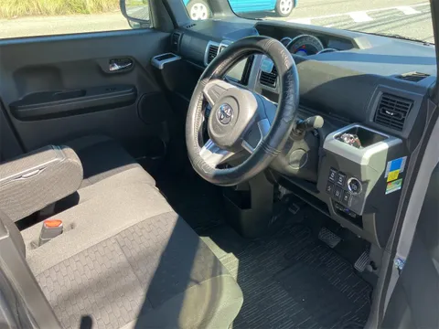 Toyota Pixis Mega