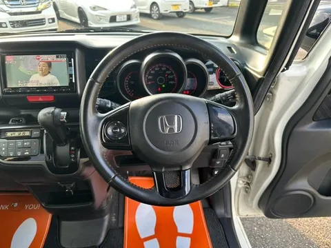 Honda N-BOX Custom