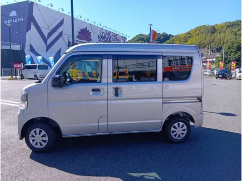 Nissan Clipper Van