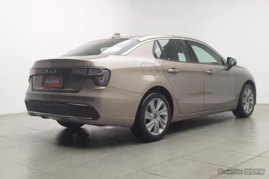 Lynk & Co 03