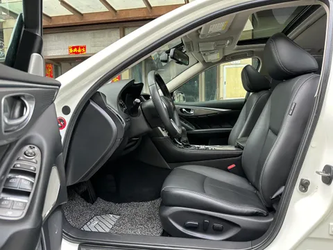 Infiniti Q50L