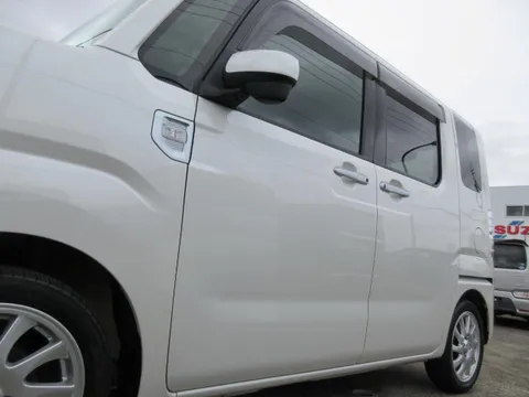 Toyota Pixis Mega