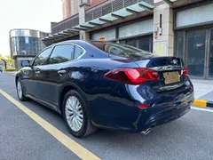Infiniti Q70