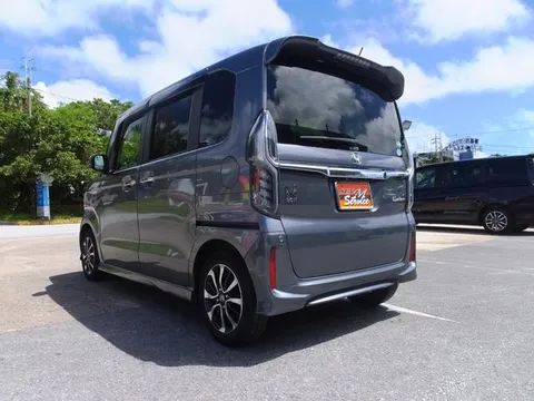Honda N-BOX Custom