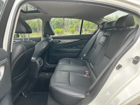 Infiniti Q50L