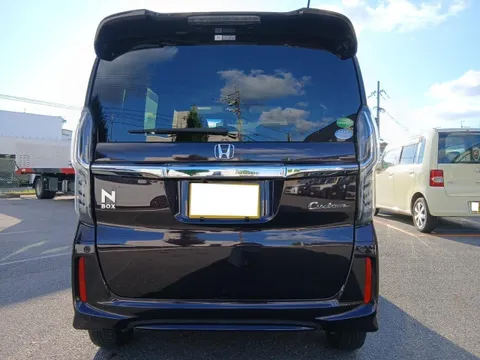 Honda N-BOX Custom