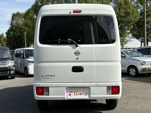 Nissan Clipper Van