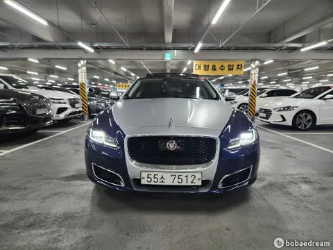 Jaguar XJ