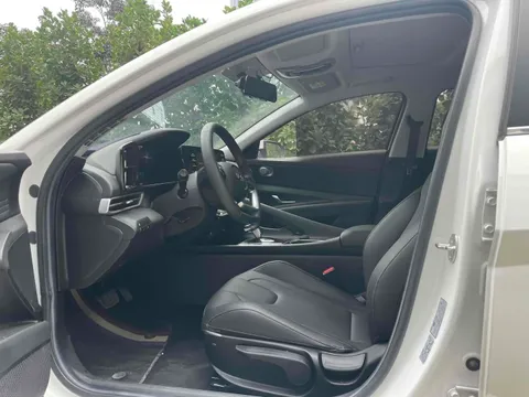 Hyundai Elantra (Avante)