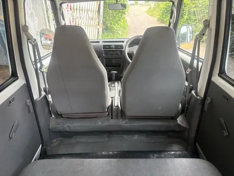 Nissan Clipper Van