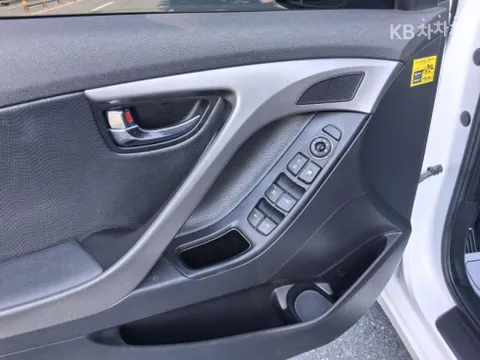 Hyundai Elantra (Avante)