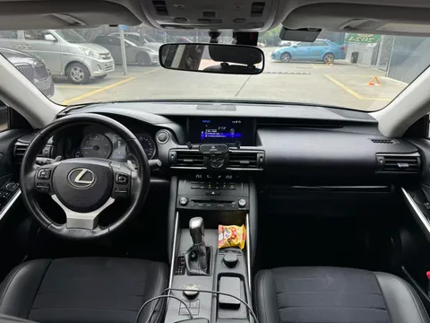Lexus IS
