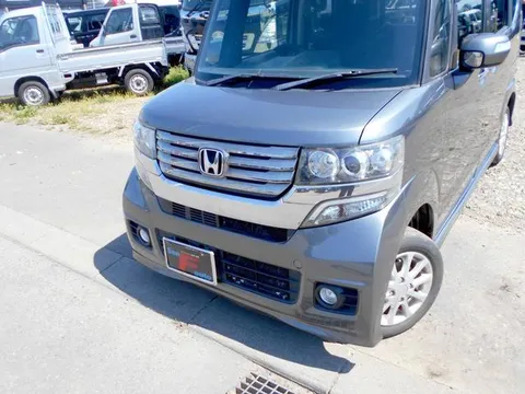Honda N-BOX Custom