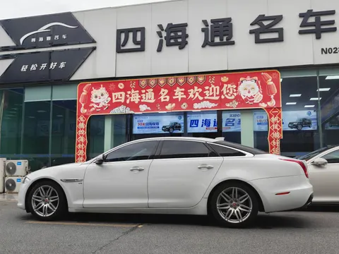 Jaguar XJ