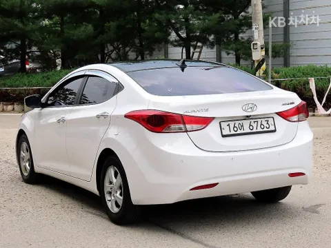 Hyundai Elantra (Avante)