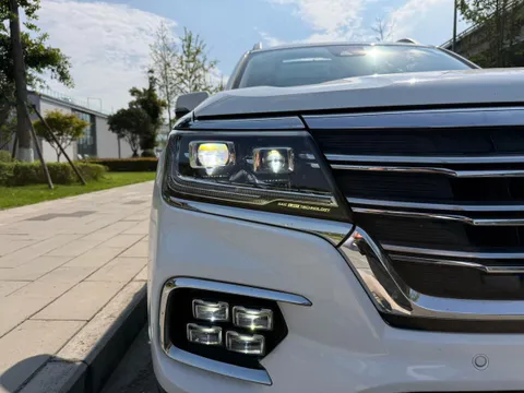 Roewe RX8