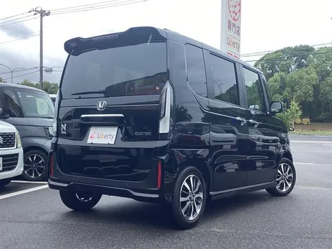 Honda N-BOX Custom