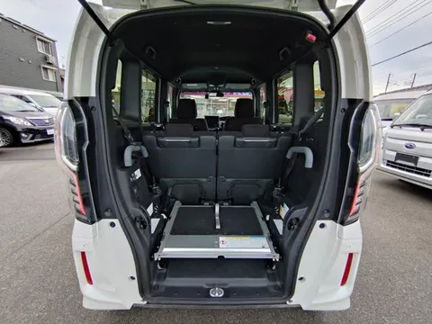 Honda N-BOX Custom