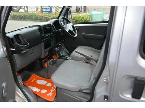 Nissan Clipper Van