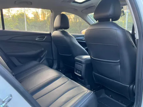 Roewe i5
