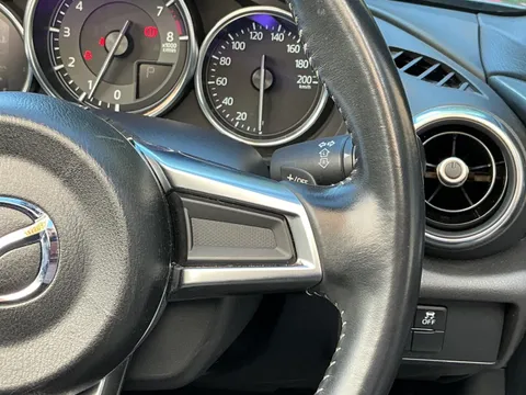 Mazda MX-5 (Roadster)