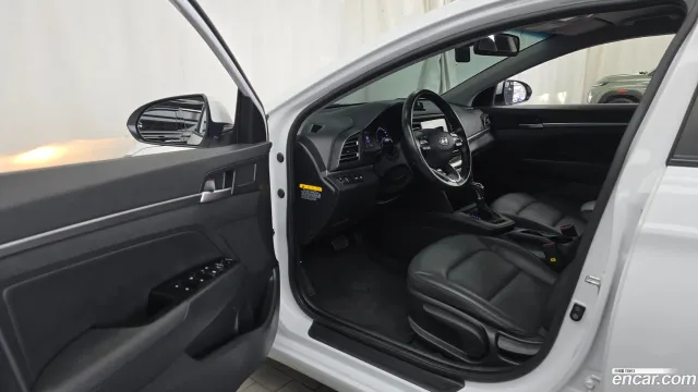 Hyundai Elantra (Avante)