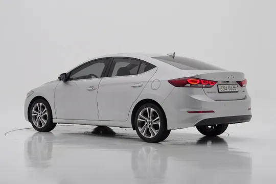 Hyundai Elantra (Avante)