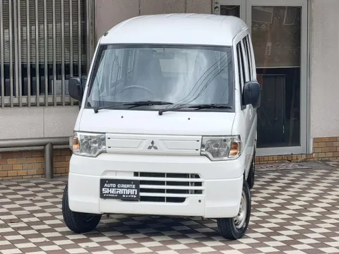 Mitsubishi Minicab Van