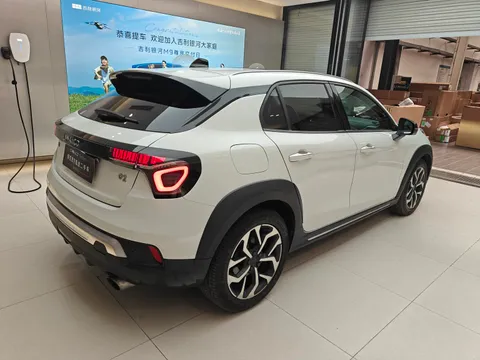 Lynk & Co Lynk & Co 02
