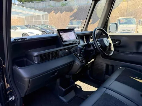 Honda N-BOX Custom